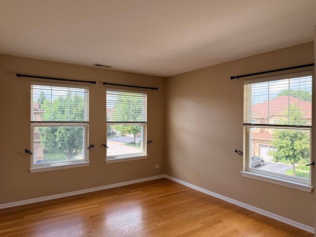 Building Photo - 1873 Crenshaw Cir