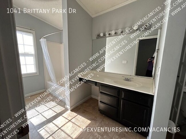 Building Photo - 1041 Brittany Park Dr