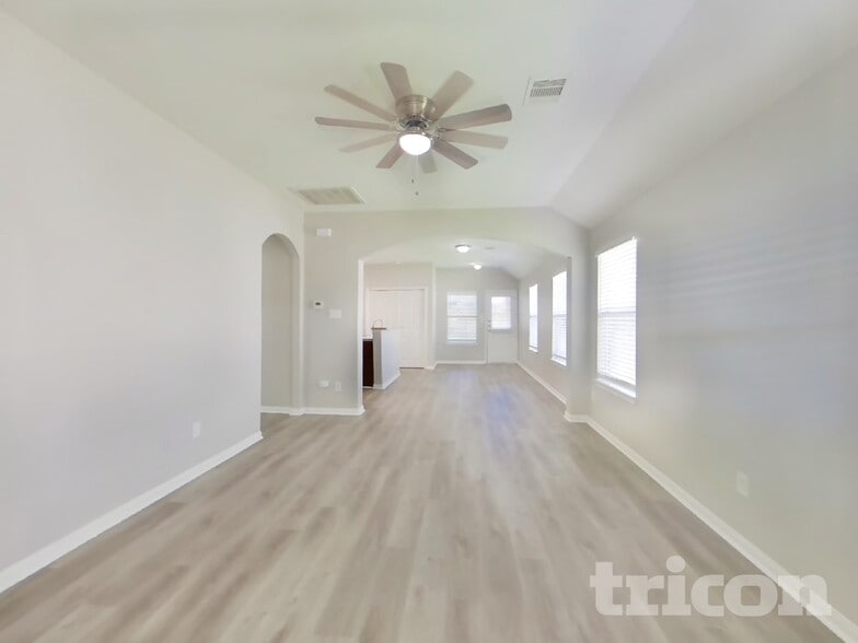 Building Photo - 21455 Wilona Way