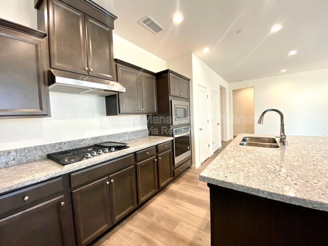 Building Photo - 4137 Beverly Ave