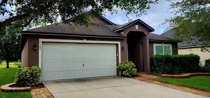 Building Photo - Serene Home on golf Course with Large Screened Patio