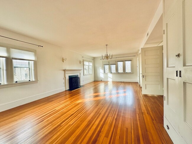 Building Photo - 671 Prospect St