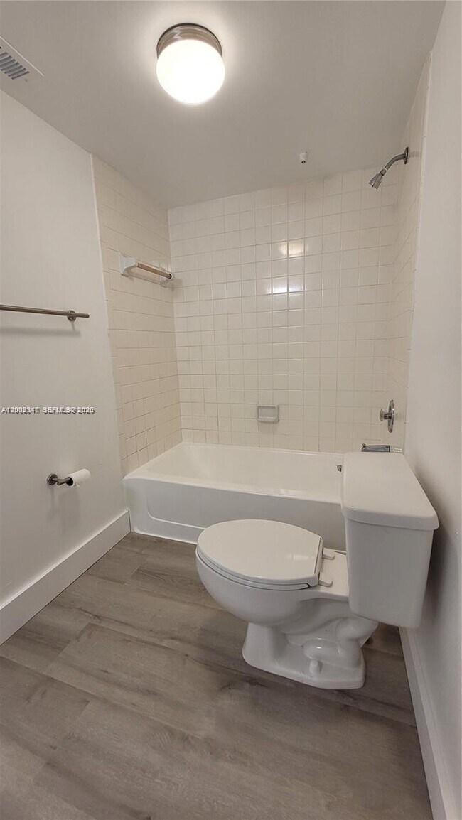 Building Photo - 2851 N Oakland Forest Dr