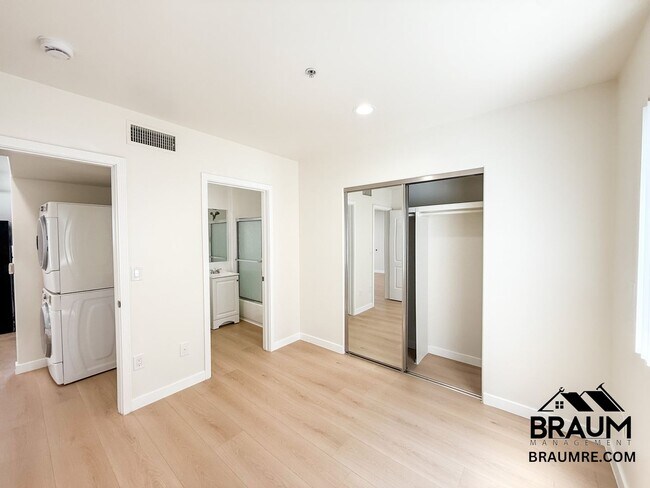 Building Photo - 1415 Centinela Ave