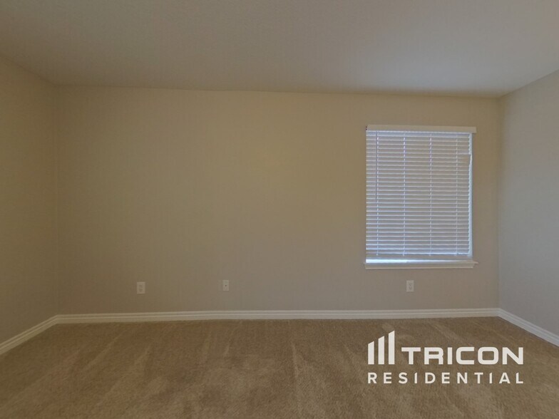 Building Photo - 17703 E Cloudberry Dr