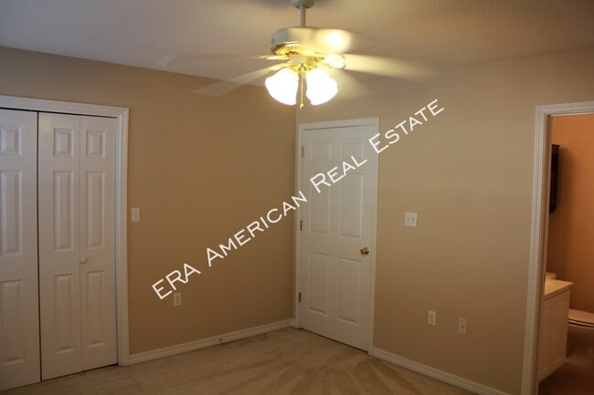 Building Photo - 976 Scenic Oak Ln