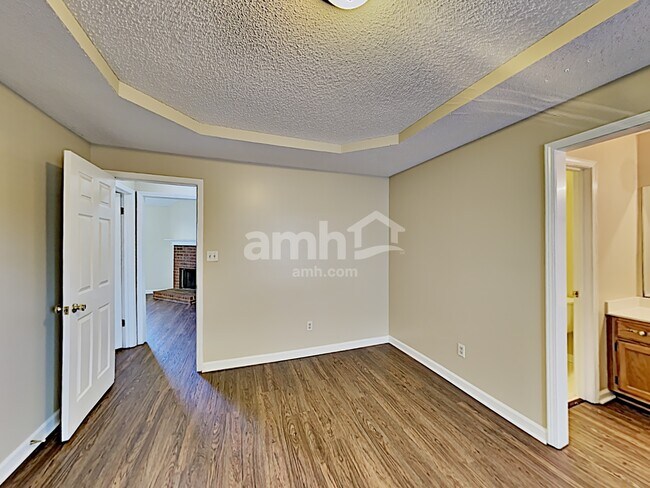 Building Photo - 5534 Ross Rd