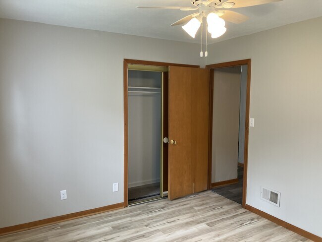 Building Photo - 508 E Buckner St