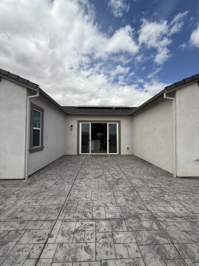 Building Photo - 8190 Lamplight Dr