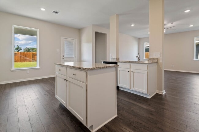 Building Photo - 15870 Berry Hl Dr