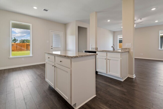 Building Photo - 16457 Blossom Grv Dr