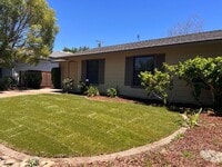 Building Photo - 4 bed 2 bath house available now!
