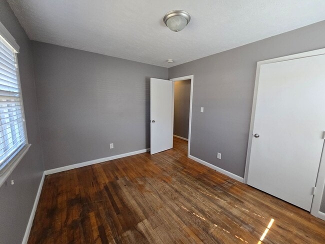 Building Photo - 733 Ashburton Dr