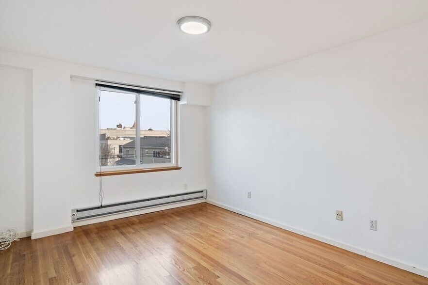 Building Photo - 332 Franklin St