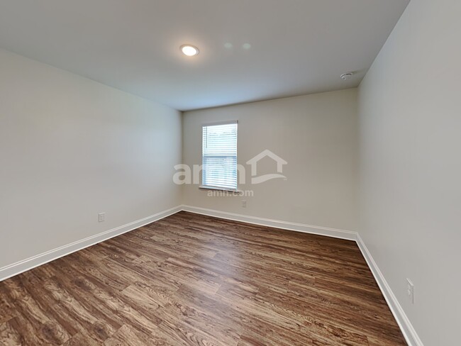 Building Photo - 3250 Oakfields Rd
