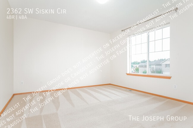 Building Photo - 2362 SW Siskin Cir