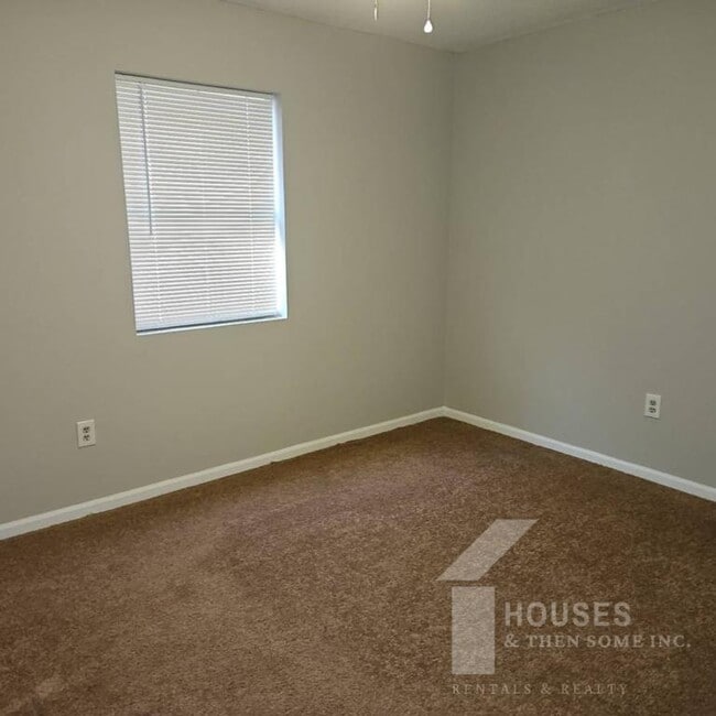 Building Photo - 28 Shore Dr