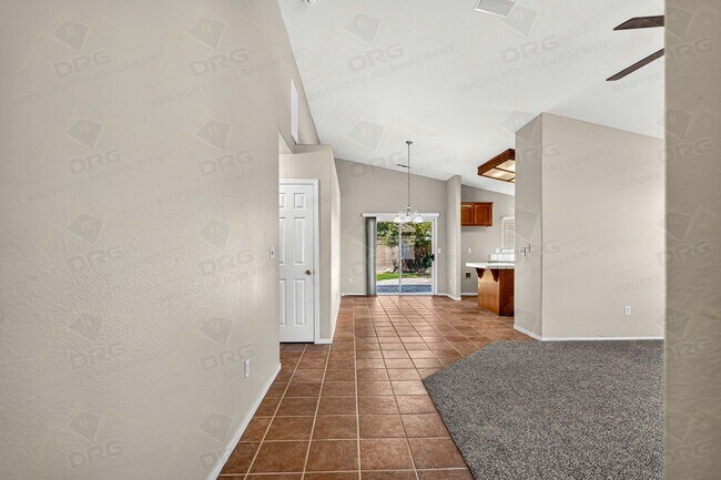 Building Photo - 2713 Mozart Dr