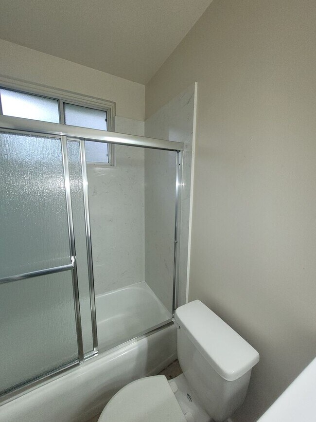 Building Photo - Three bedroom home in Fair Oaks