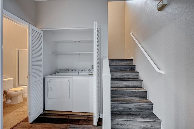 Building Photo - Three Bedroom Home in Spring Mountain Ranch