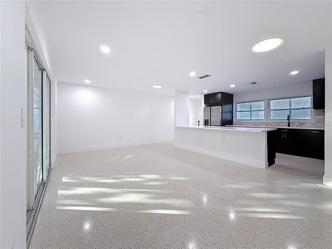 Building Photo - 2161 Edythe Dr