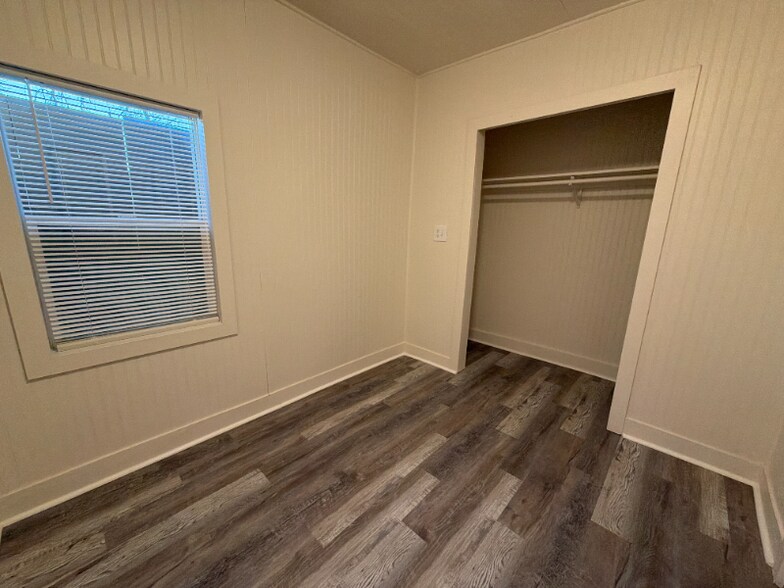 Building Photo - 18933 Main St