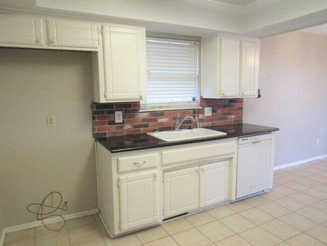 Building Photo - 10340 Exter Ave