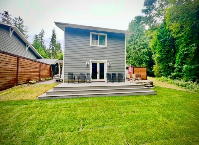 Building Photo - 7075 NE Bay Hill Rd
