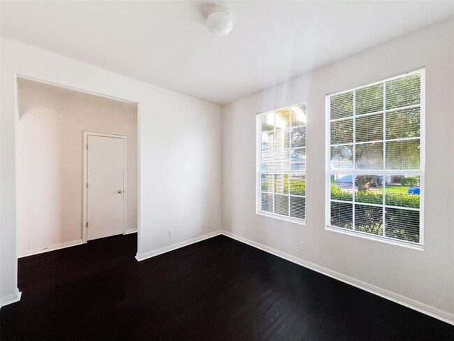 Building Photo - 4712 Lake Champlain Ln