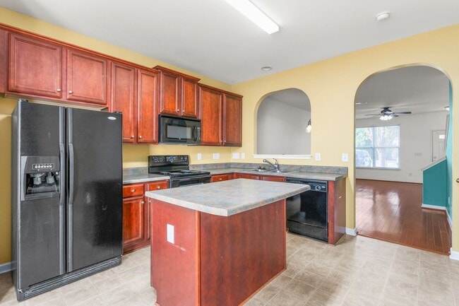 Building Photo - **Charming 2/2.5 Burlington Townhome**