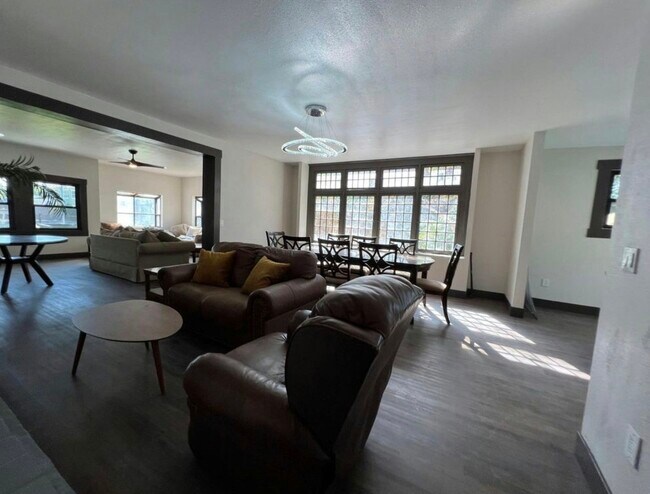 Building Photo - 345 N Van Ness Ave