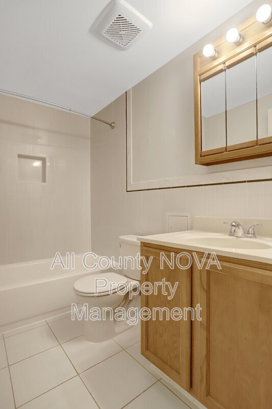 Building Photo - 3353 Ardley Ct