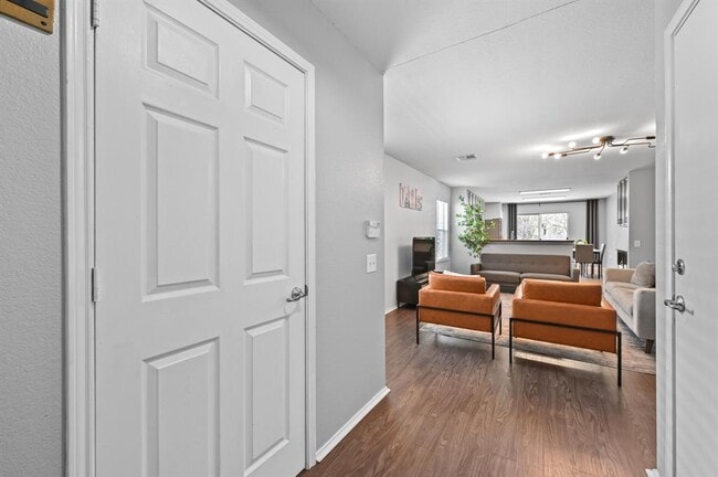 Building Photo - 1613 Coriander Dr