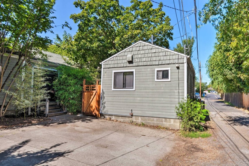 Building Photo - 673 Siskiyou Blvd