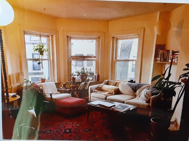 Building Photo - 14 Keswick St