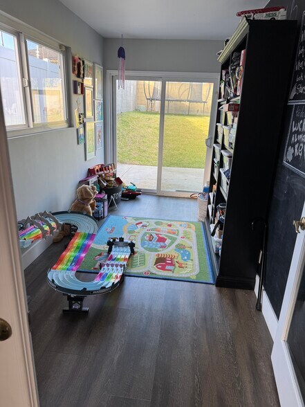 Building Photo - 1606 W 22nd St