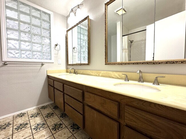 Building Photo - 4BR/3BA House in Rancho Penasquitos - Powa...