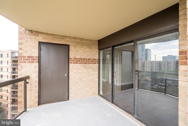 Building Photo - 8370 Greensboro Dr