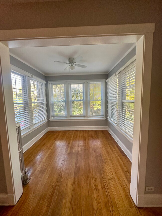 Building Photo - 6442 N Bosworth Ave