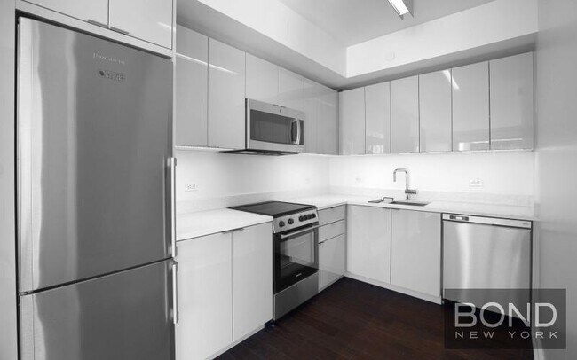 Building Photo - 400 W 113th St