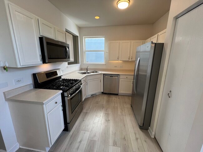 Building Photo - 2158 Middlebury Dr