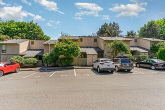 Building Photo - Modern 2-Bedroom Townhouse-Style Condo with Private Yard in Prime Kirkland Location