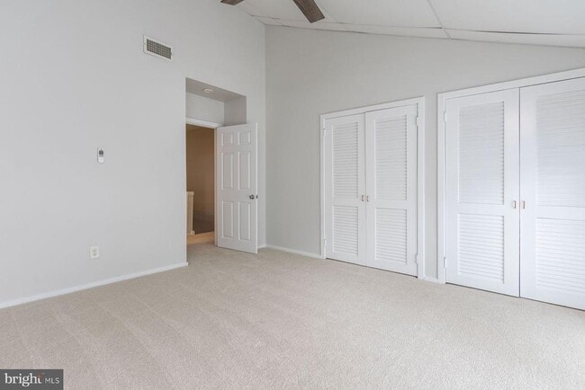 Building Photo - 7 Belaire Way