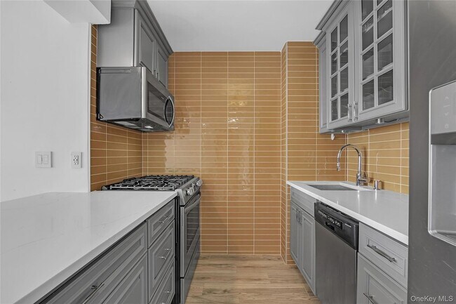 Building Photo - 4-74 48th Avenue Unit 25M