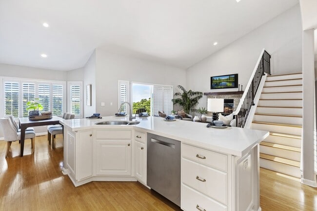 Building Photo - Spacious 4-Story Townhouse with Panoramic ...