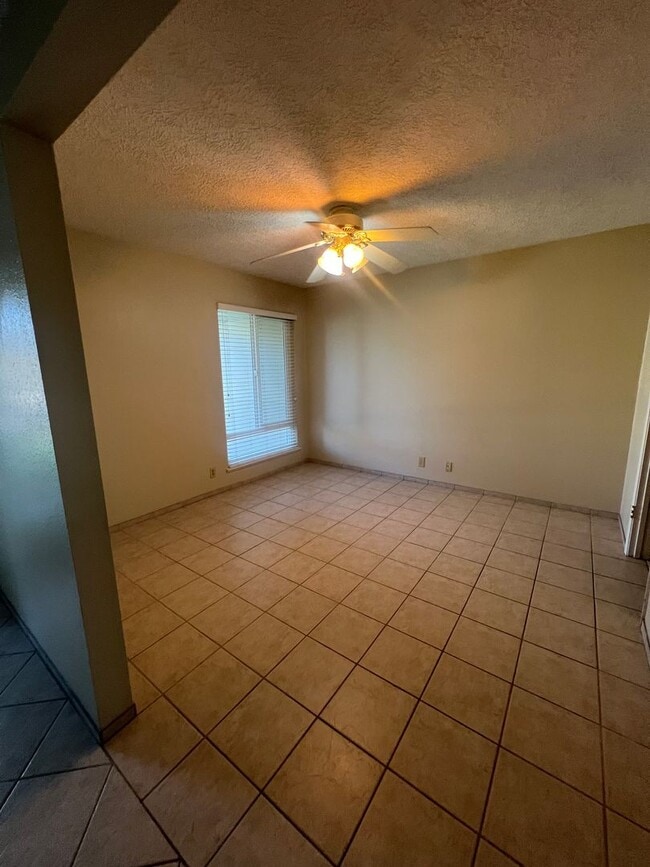 Building Photo - 948 Northwood Dr