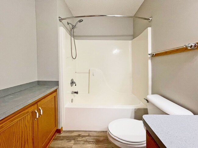 Building Photo - Sparkling Like New 3-Plus Bedroom with Vau...