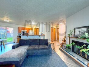 Building Photo - Ideally Located South Hill Unit
