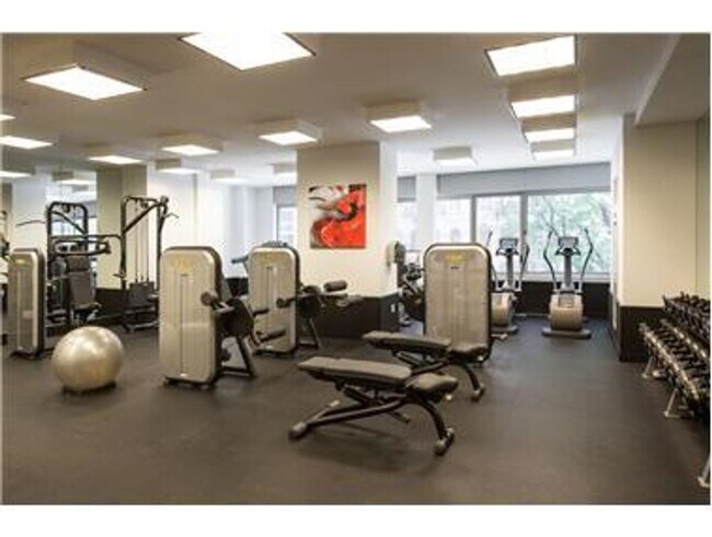 Building Photo - 333 E 91st St