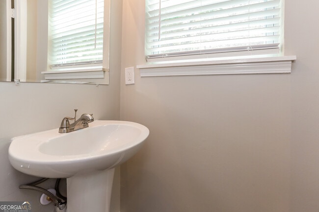 Building Photo - 5819 S Quail Dr